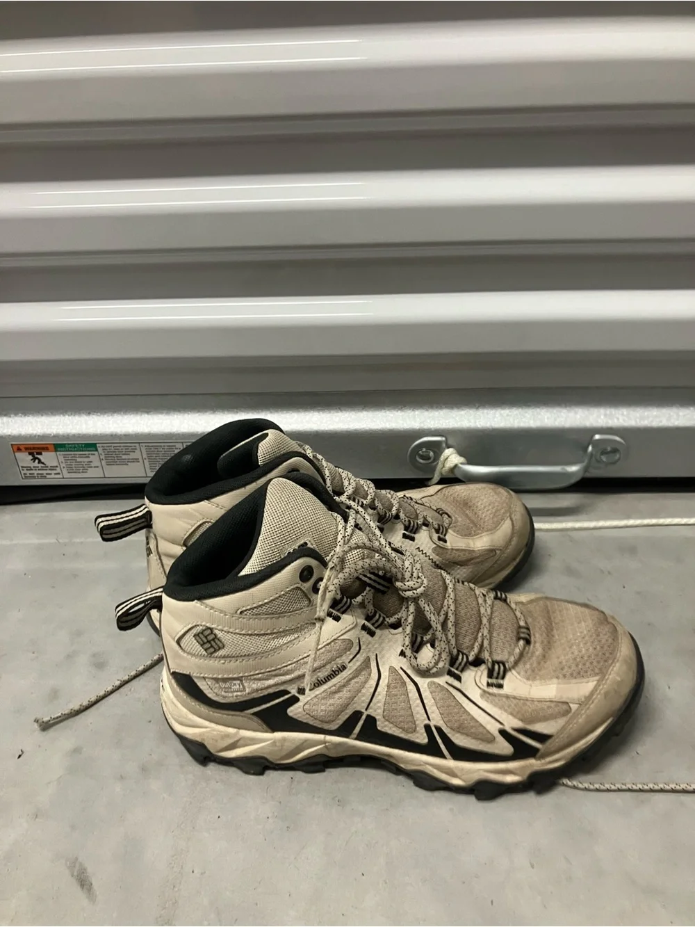 Columbia Hiking Boots size 8 great condition